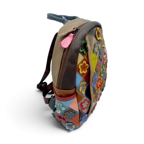 Rucsac dama cu model floral multicolor din piele naturala.