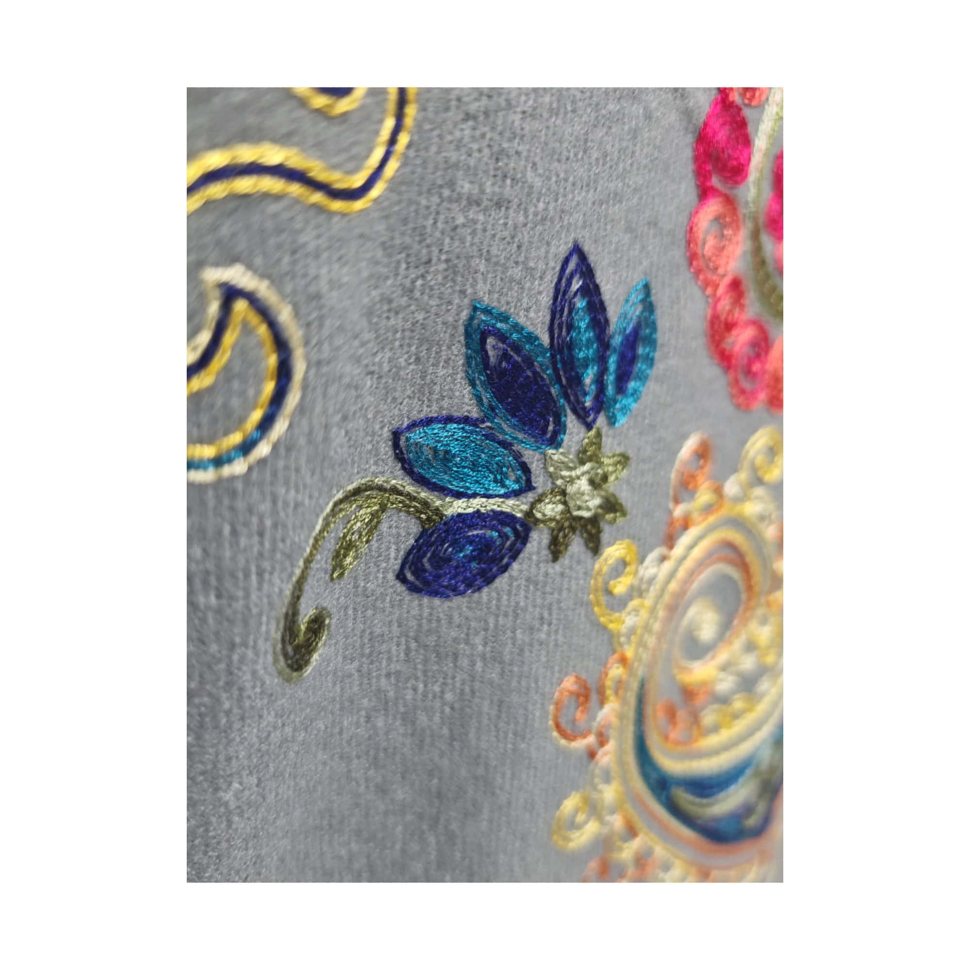 Fular Imperial Elegance- lână 100%-brodat, dimensiuni 70 cm x 180 cm, diferite culori