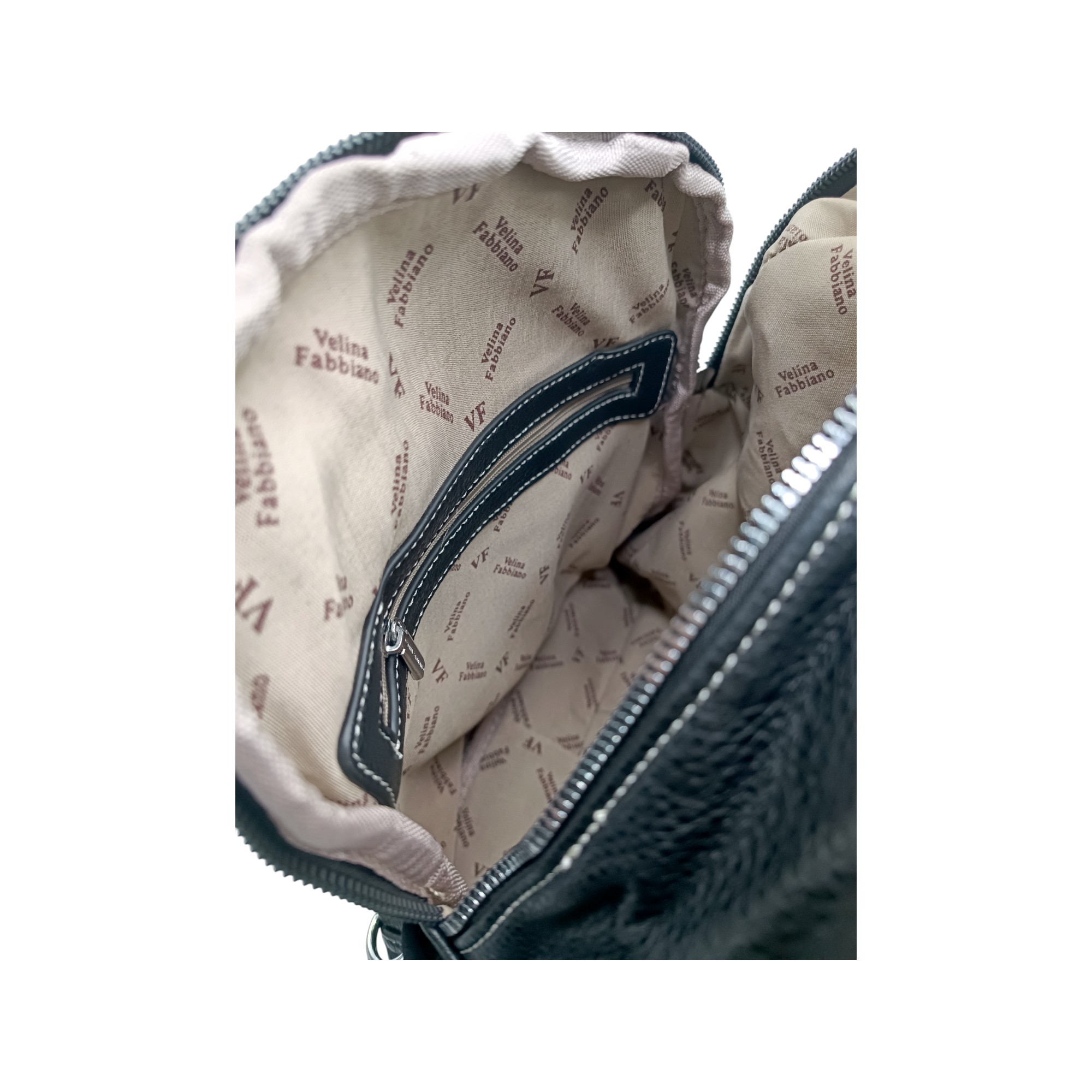 Geantă si Rucsac damă Velina Fabbiano VF25-363S( Negru ) - model versatil 2 în 1 (16) Geantă/Rucsac damă Velina Fabbiano VF25-363S(Negru) - model versatil 2 în 1