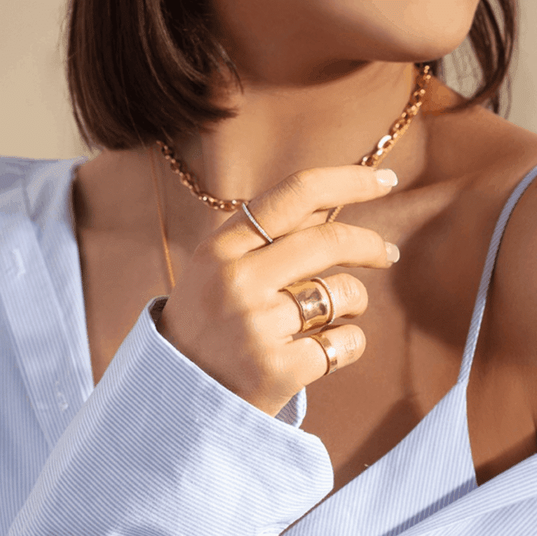 Trenduri 2026 în accesorii – ce se poartă și de ce stilul inteligent va conta mai mult ca oricând