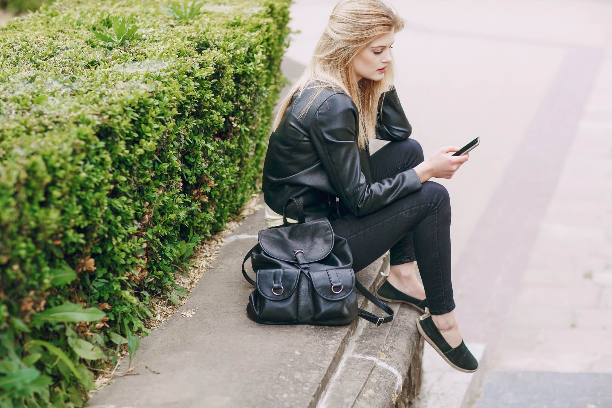 Rucsacul de damă din piele naturală – soluția elegantă pentru femeile active Rucsacul de damă din piele naturală – soluția elegantă pentru femeile active