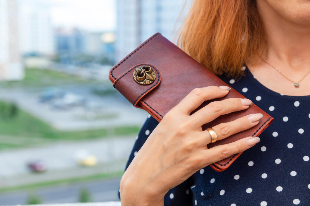 Ce se poartă în 2026 la genți, rucsacuri și eșarfe pentru femei – ghid de stil modern Ce se poartă în 2026 la genți, rucsacuri și eșarfe pentru femei – ghid de stil modern