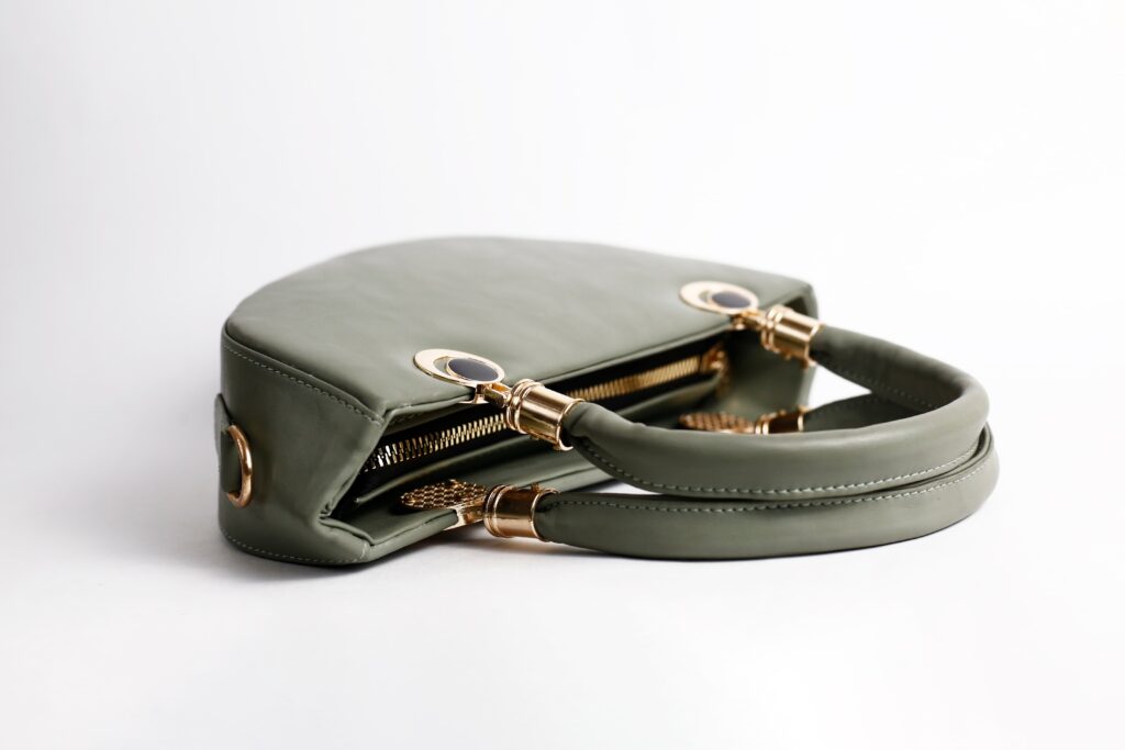 Cum îți construiești stilul în jurul accesoriilor (fără să-ți schimbi garderoba) Cum îți construiești stilul în jurul accesoriilor (fără să-ți schimbi garderoba)