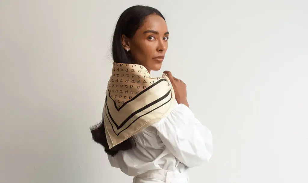 Eșarfele de damă din mătase și cașmir – cum aleg femeile accesoriul care schimbă o ținută Eșarfele de damă din mătase și cașmir – cum aleg femeile accesoriul care schimbă o ținută