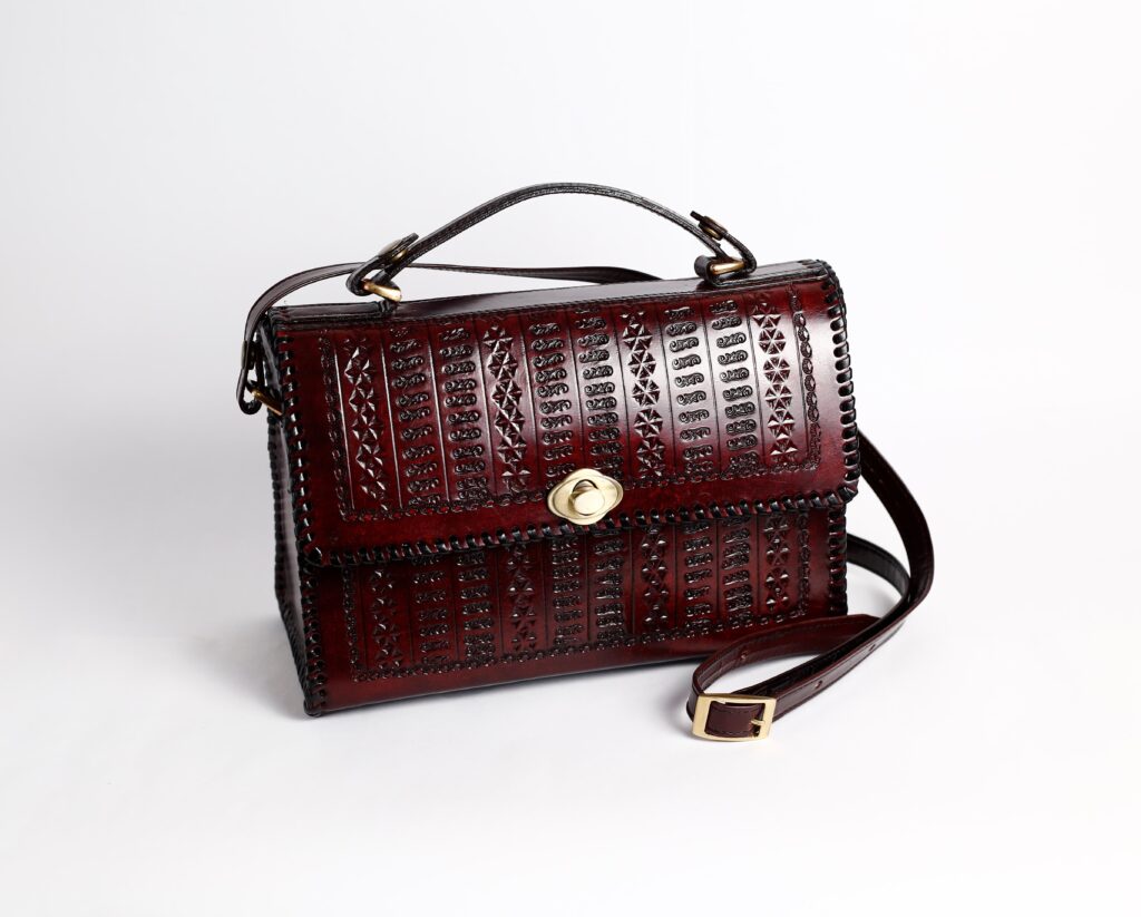 Cum îți construiești stilul în jurul accesoriilor (fără să-ți schimbi garderoba) Cum îți construiești stilul în jurul accesoriilor (fără să-ți schimbi garderoba)