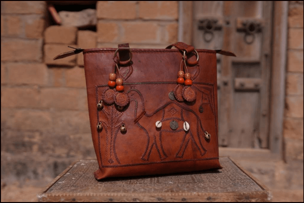 Cum recunoști o geantă de damă din piele naturală de calitate? Cum recunoști o geantă de damă din piele naturală de calitate?