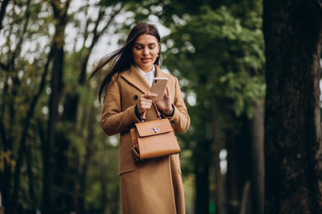 Genți din piele naturală: de ce merită investiția și cum alegi corect