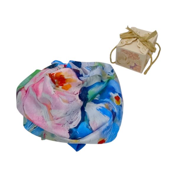 Eșarfă Blossom Azure 8108-4 – Ediție Artistică Reversibilă (2 Fețe), 50% Mătase & 50% Vîscoză, 180x68 cm Cutie Cadou Inclusă