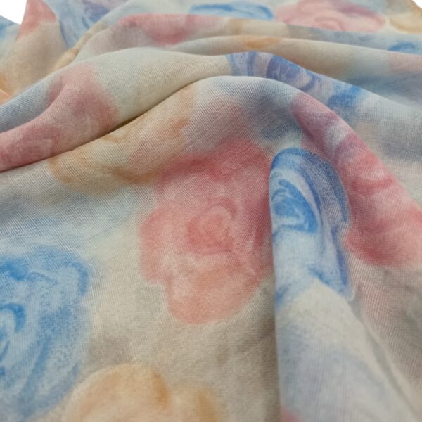 Eșarfă damă din viscoză „Blue Blossom” LX2552-3 – 180x48 cm | Floral albastru pastel, Cutie Cadou inclusă