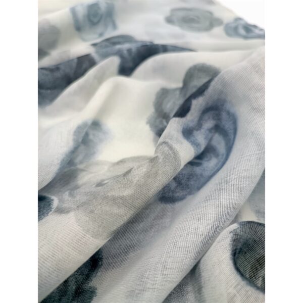 Eșarfă damă din viscoză „Silver Rose” LX2552-6 – 180x48 cm | Floral gri elegant, Cutie Cadou inclusă
