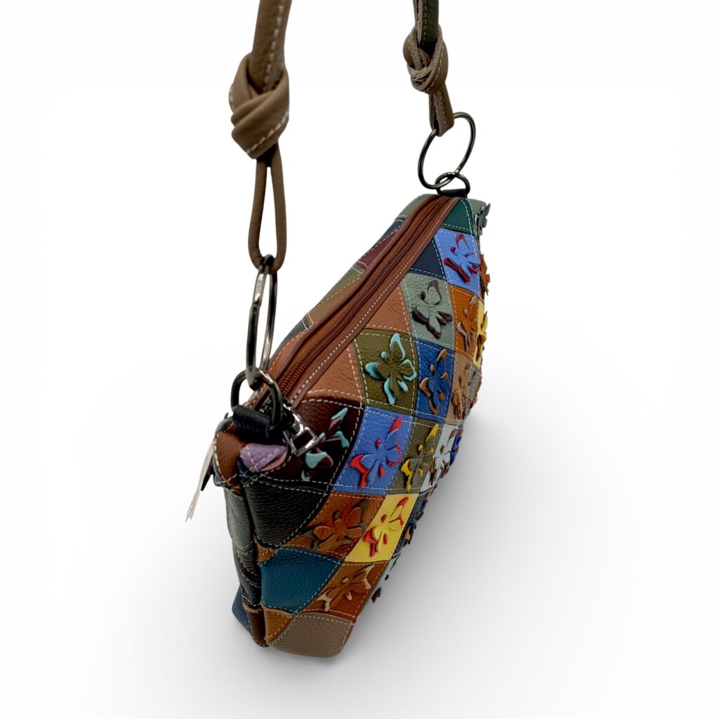 Geantă Damă Jasmine 9981-2 din Piele Naturală – Patchwork Multicolor cu Aplicații 3D tip Fluture Geantă Damă Jasmine 9981-2 din Piele Naturală – Patchwork Multicolor cu Aplicații 3D tip Fluture
