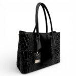 Geantă damă neagră din piele naturală cu textură croco, elegantă și rafinată.