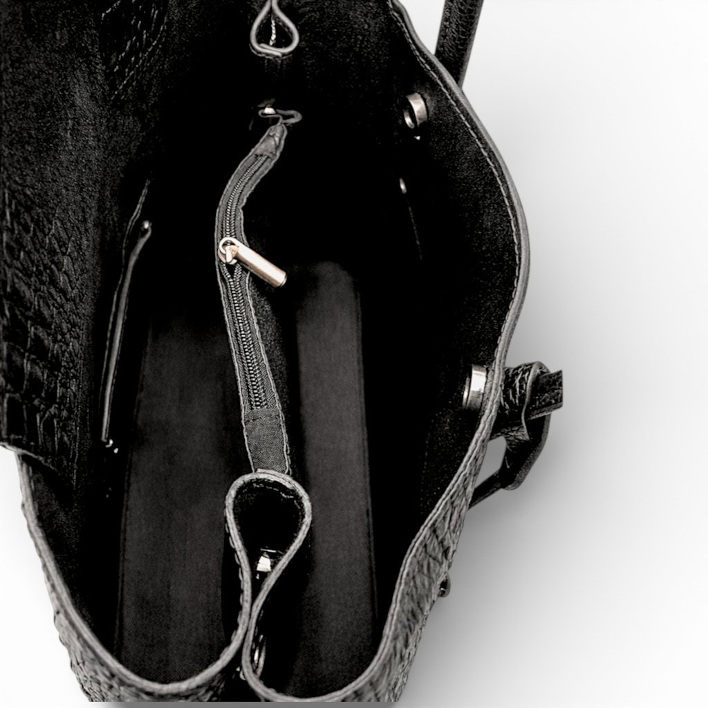 Geantă damă din piele naturală cu textură croco, negru, stil elegant și sofisticat.