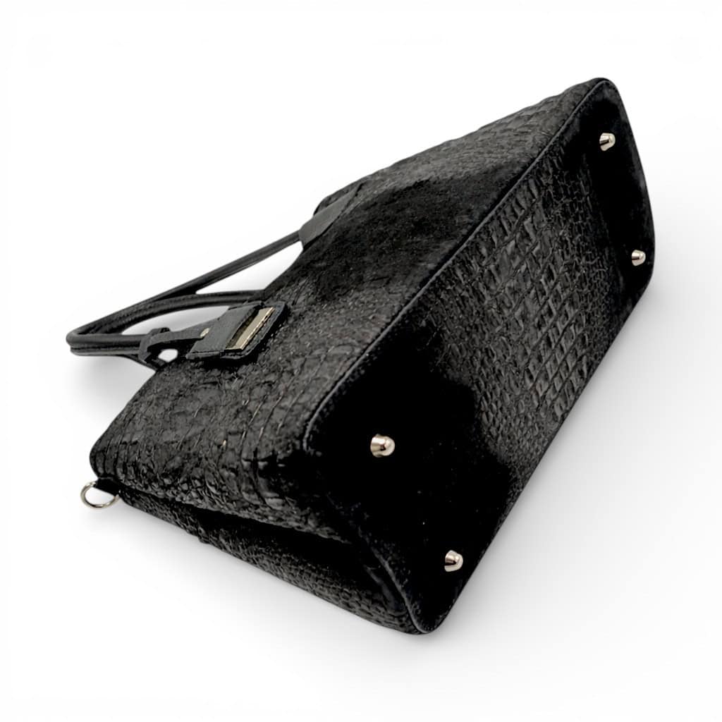Geantă damă elegantă din piele naturală cu textură croco, culoare negru, stil sofisticat și calitate.