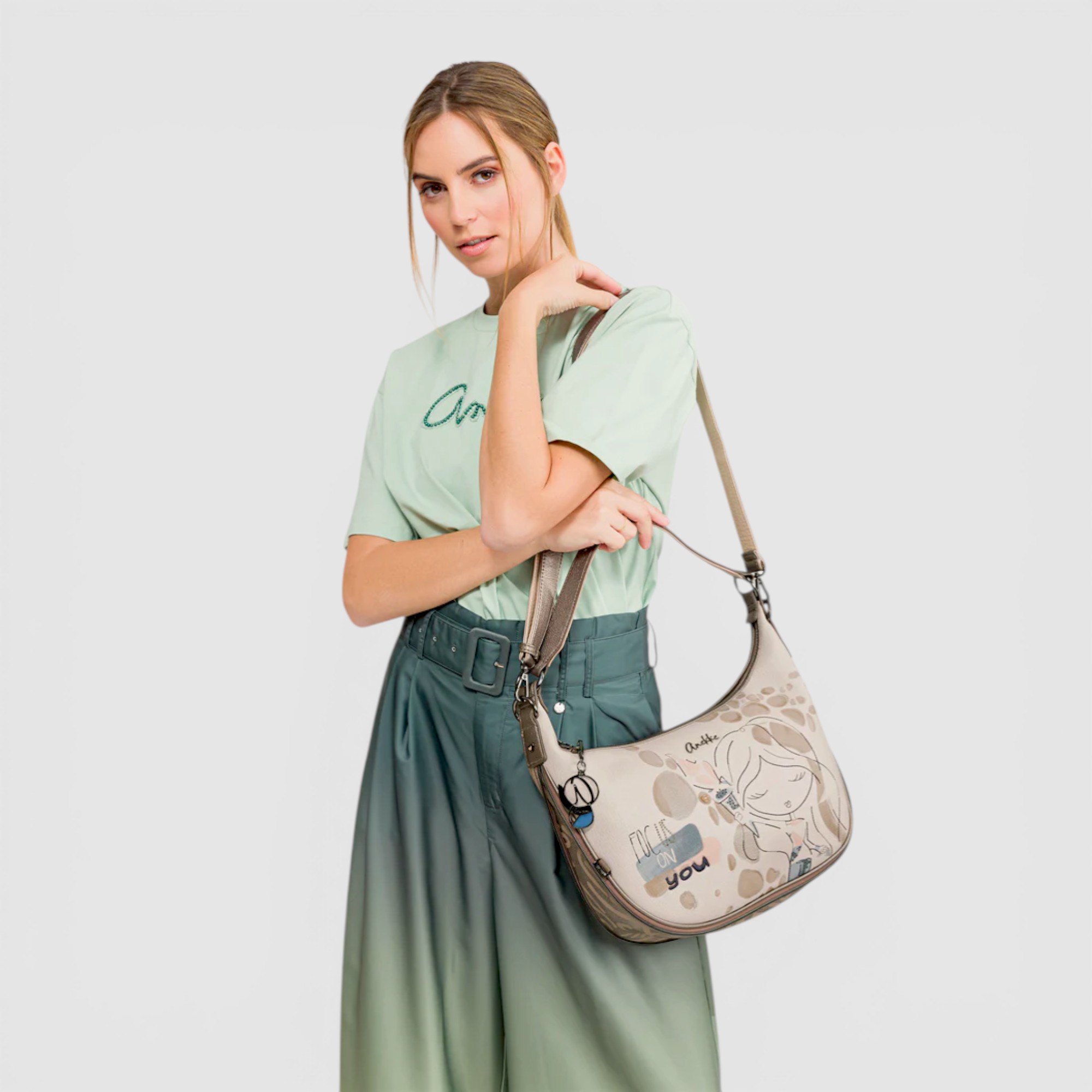 Geantă damă Anekke Olympia 42742-190 – design artistic și versatilitate urbană