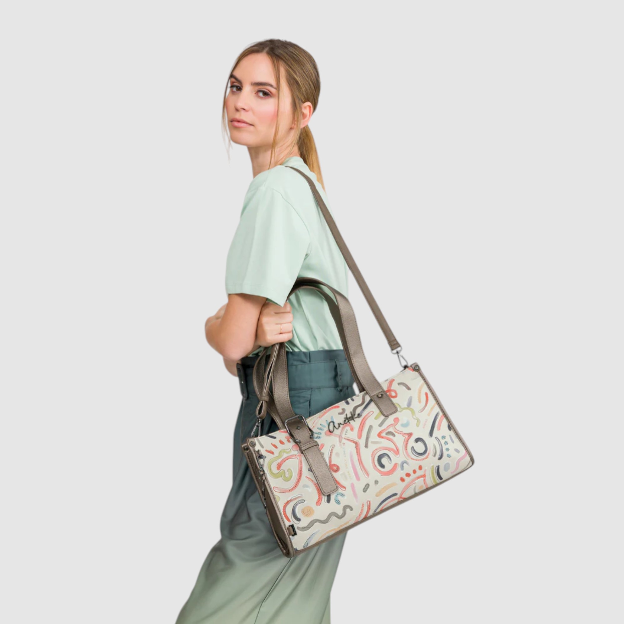 Geantă damă Anekke Olympia 42742-424 – design artistic și eleganță practică (10) Geantă damă Anekke Olympia 42742-424 – design artistic și eleganță practică