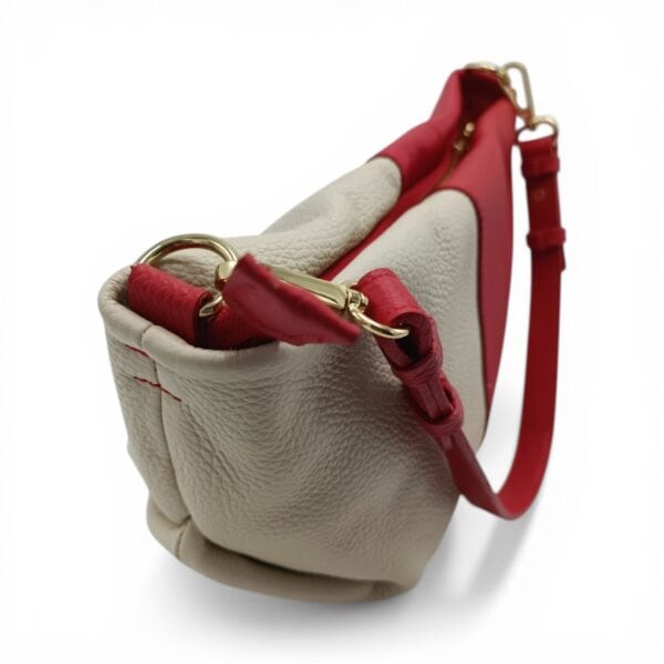 Geantă damă din piele naturală, design elegant, culoare roșu și latte, fabricată în Italia.