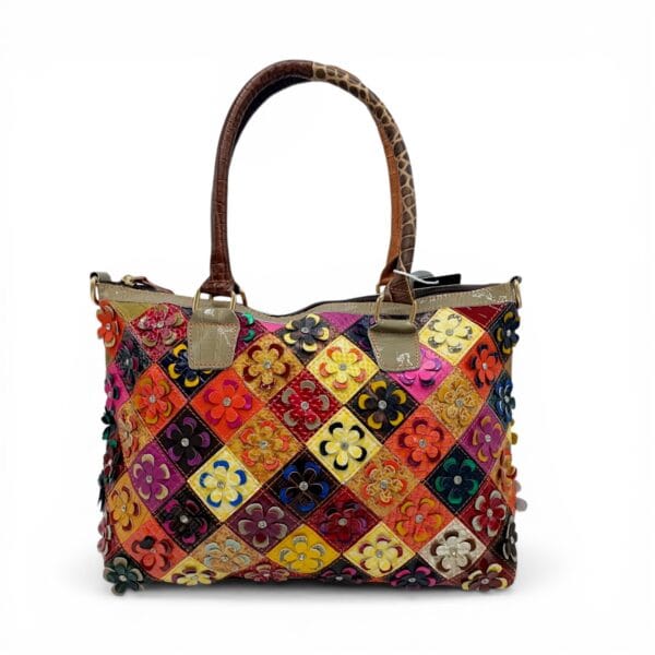 Geantă din piele naturală cu design floral vibrant și detalii artistice.