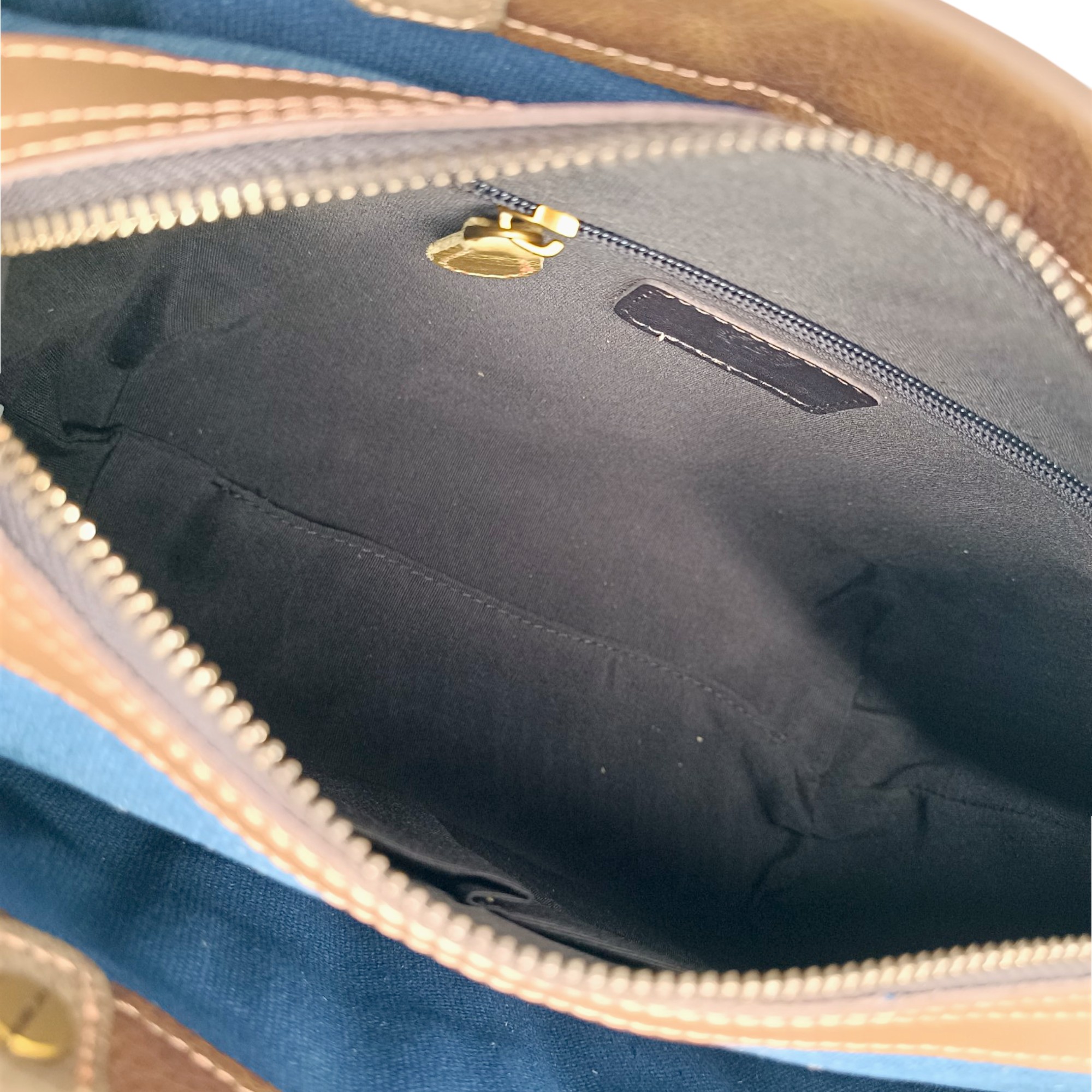 Geantă damă din piele naturală Jasmine Mosaic 6355 – design patchwork multicolor și eleganță practică (4) Geantă damă din piele naturală Jasmine Mosaic 6355 – design patchwork multicolor și eleganță practică