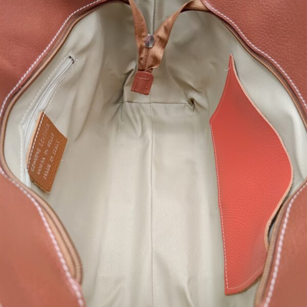 Geantă damă din piele naturală cu design modern patchwork, accente maro coniac, spațiu generos pentr.