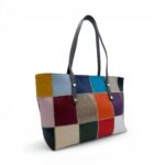 Geantă de mână multicoloră din piele ecologică pentru femei.