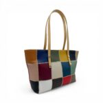 Geantă damă din piele naturală cu design patchwork, accente taupe și culori variate, perfectă pentru.