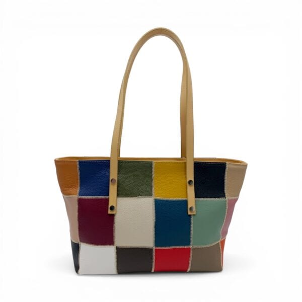 Geantă damă din piele naturală cu design patchwork, accente taupe, stil modern și elegant.