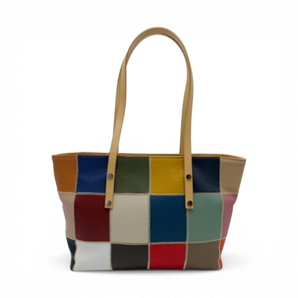 Geantă damă din piele naturală cu design patchwork, accente taupe elegante, perfectă pentru stil mod.