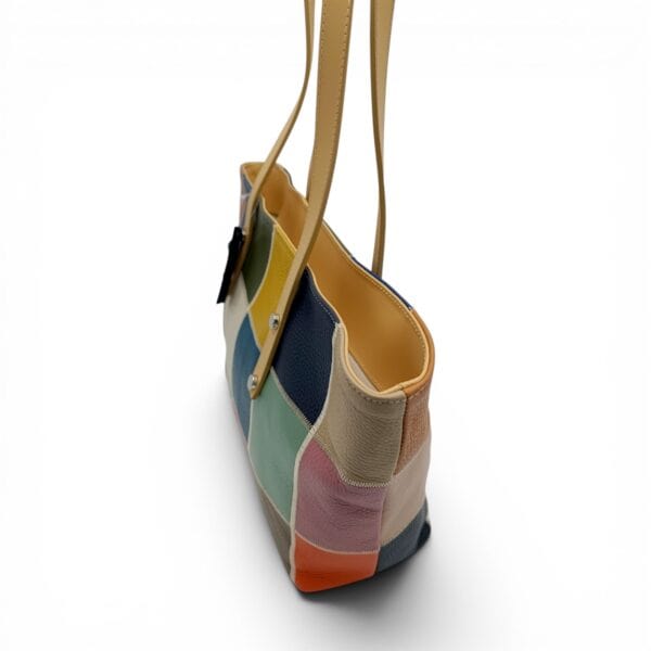 Geantă damă din piele naturală cu design patchwork, accente taupe elegante, perfectă pentru ținute m.