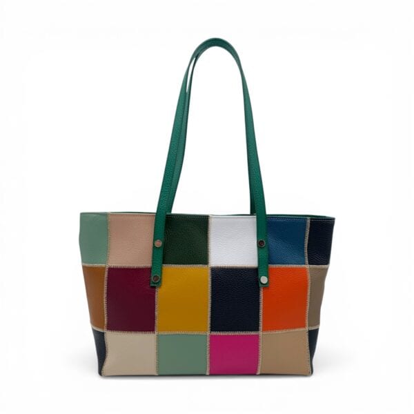 Geantă damă din piele naturală, model colorat și modern, perfectă pentru stil urban și versatilitate.