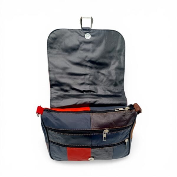 Geantă de umăr pentru laptop, cu multiple compartimente și design durabil.