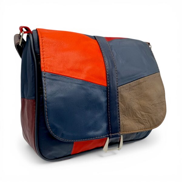 Geantă de umăr colorată, practică și durabilă pentru activități zilnice.