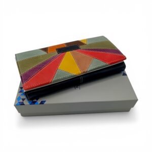 Portofel damă din piele naturală, model elegant și încăpător, cu design patchwork multicolor și func.