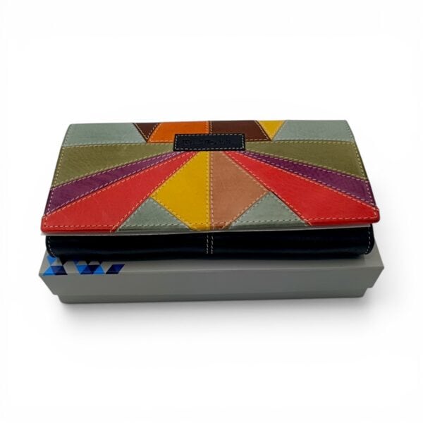 Portofel damă din piele naturală, model elegant și încăpător, cu design patchwork multicolor și func.