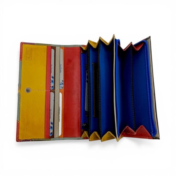 Portofel damă piele naturală, model elegant, cu protecție RFID și design multicolor.