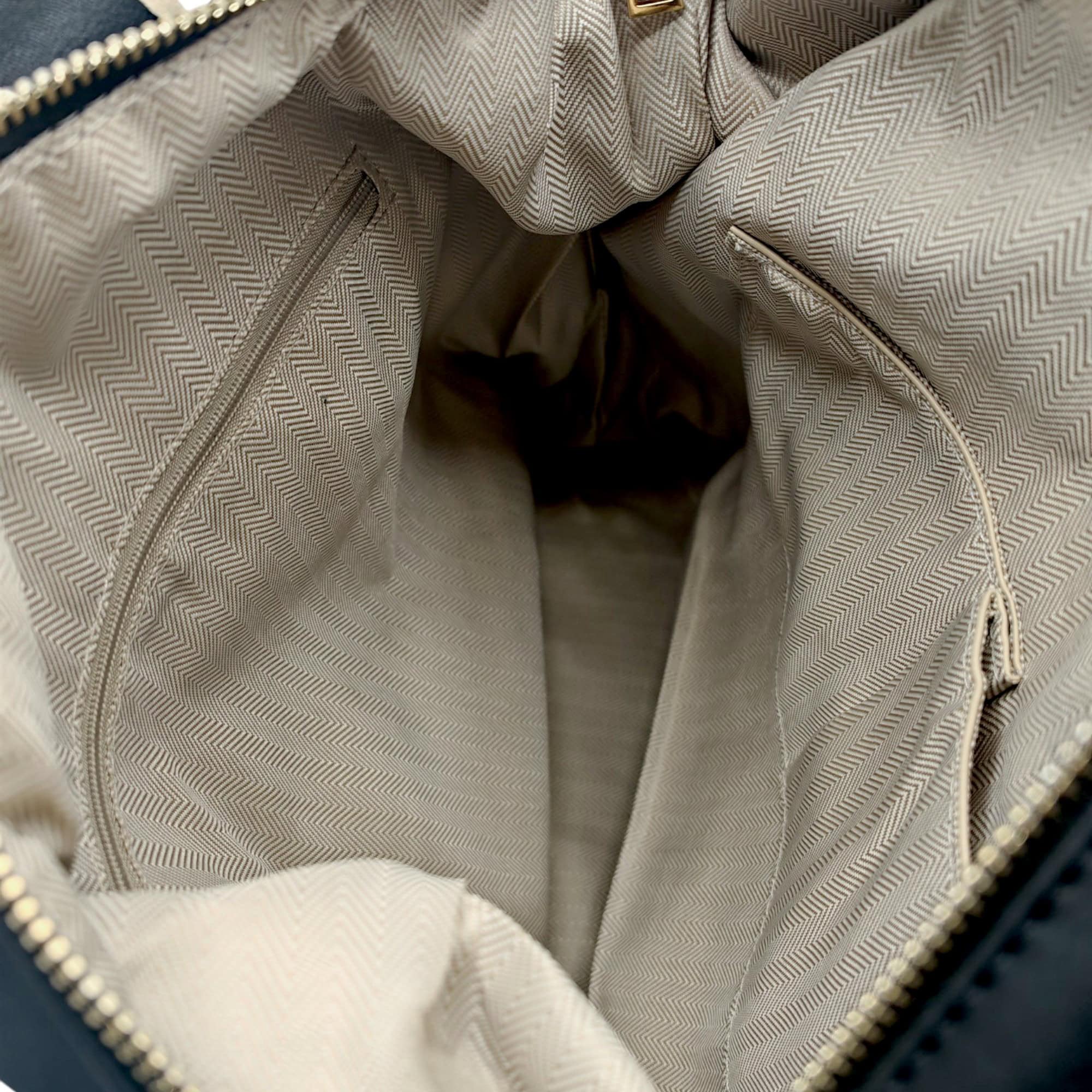 Rucsac damă modern și impermeabil, model casual ErickStyle B3777 în culoarea negru.