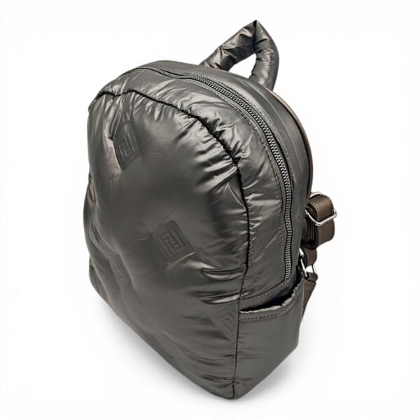 Rucsac damă modern din material puffer, ideal pentru urban și stil casual.