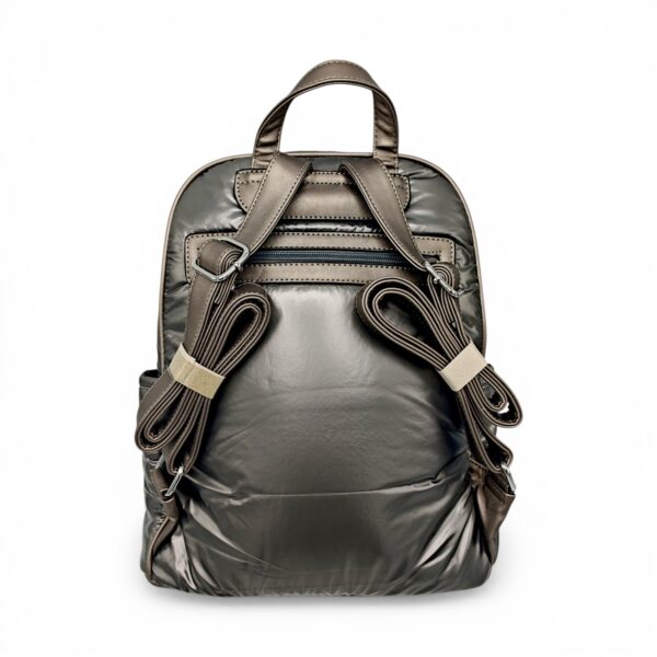 Rucsac damă modern din puffer, culoare argintie, pentru urban și stil de zi cu zi.