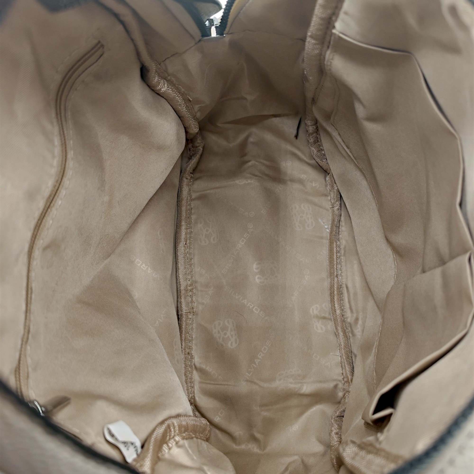 Rucsac damă Silvia Rosa SR6087 Gri – design geometric patchwork multicolor, elegant și modern (8) Rucsac damă Silvia Rosa SR6087 Gri – design geometric patchwork multicolor, elegant și modern