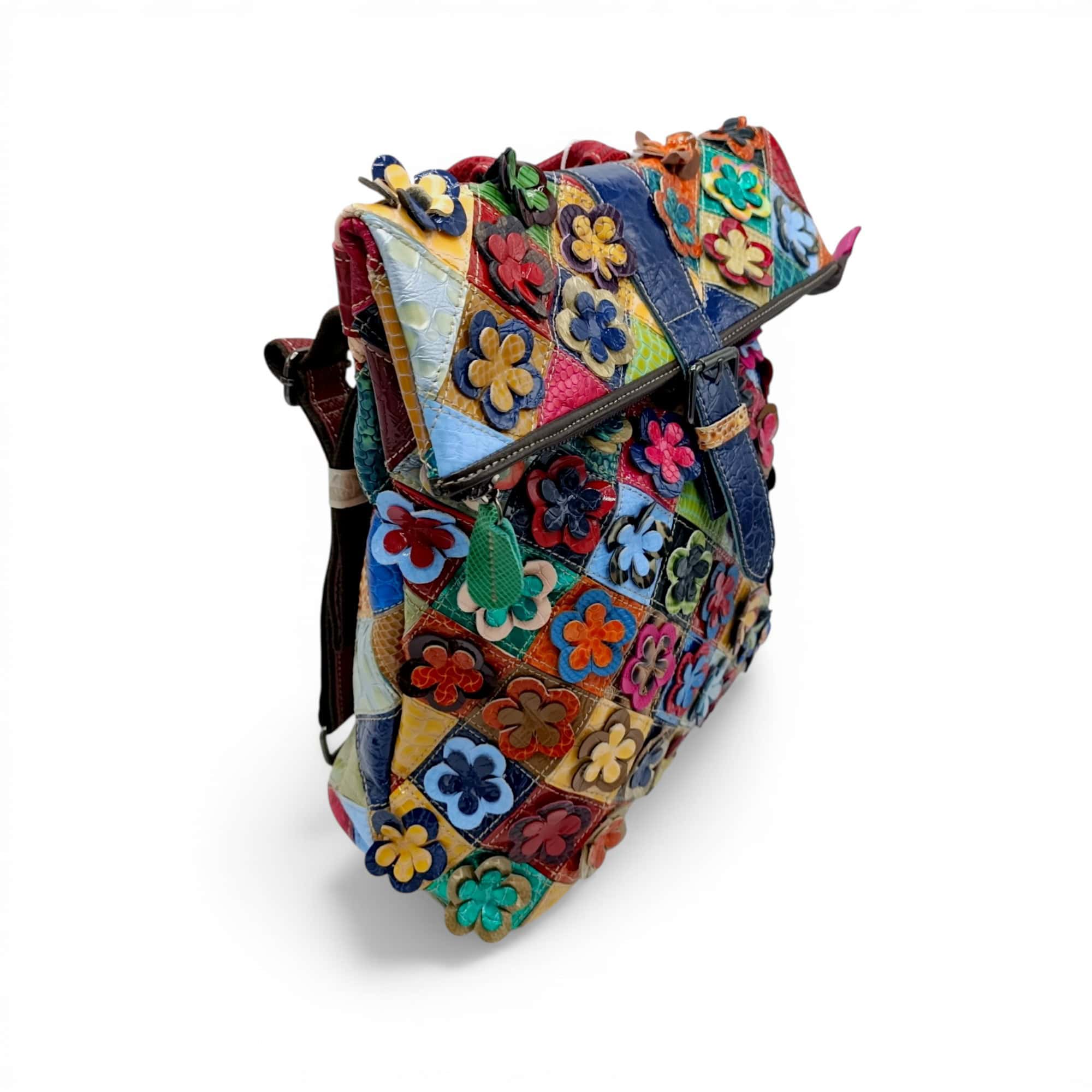 Rucsac din piele naturală cu design floral patchwork multicolor și aplicații florale, perfect pentru.