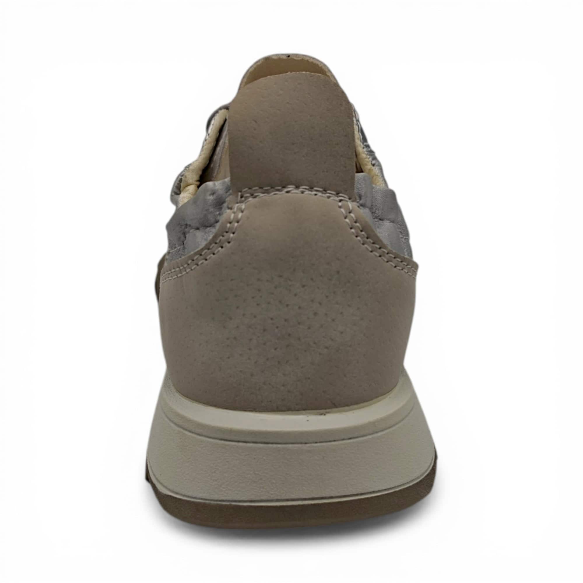 Pantofi damă UrbanLine USoft, cu design modern și talpă flexibilă, în nuanțe bej-gri pentru confort.