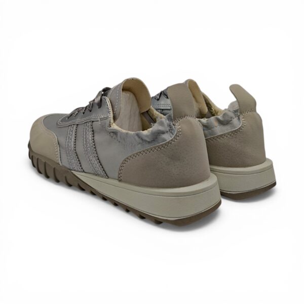 Pantofi sport damă UrbanLine în nuanțe bej-gri, cu design modern și talpă flexibilă pentru confort z.
