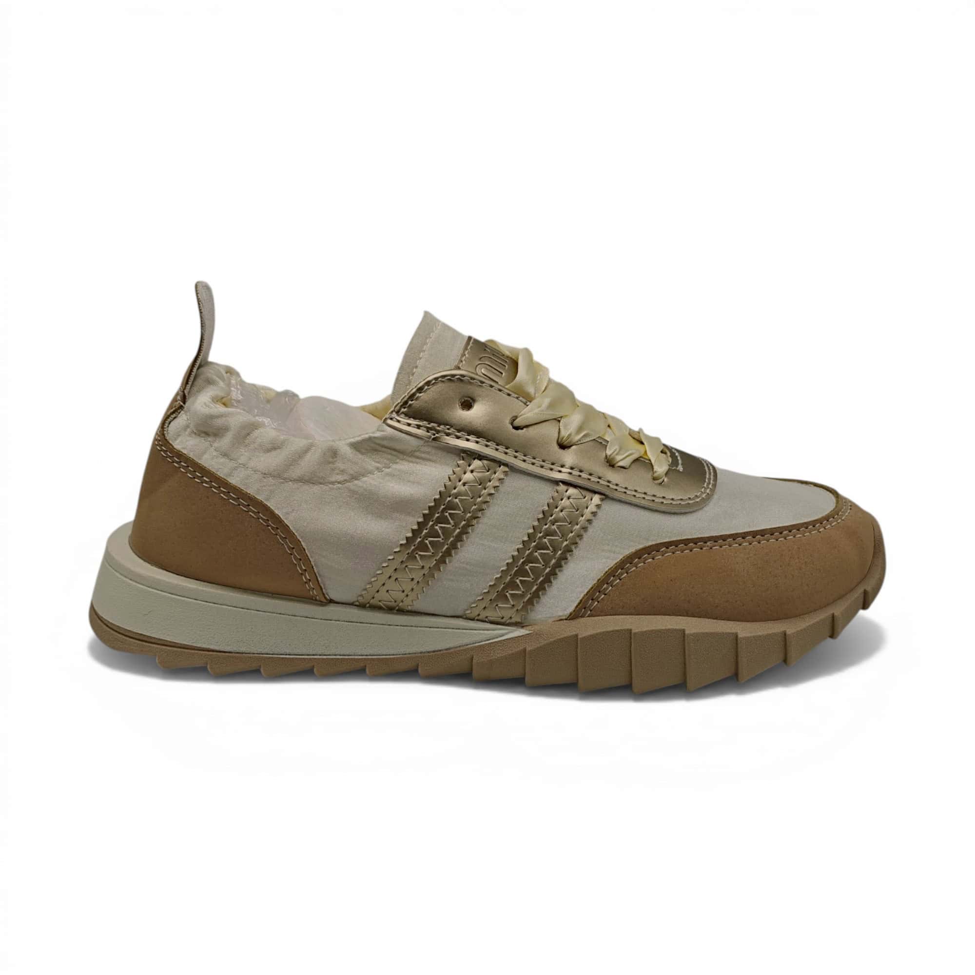 Pantofi sport casual pentru bărbați, confort și stil modern.