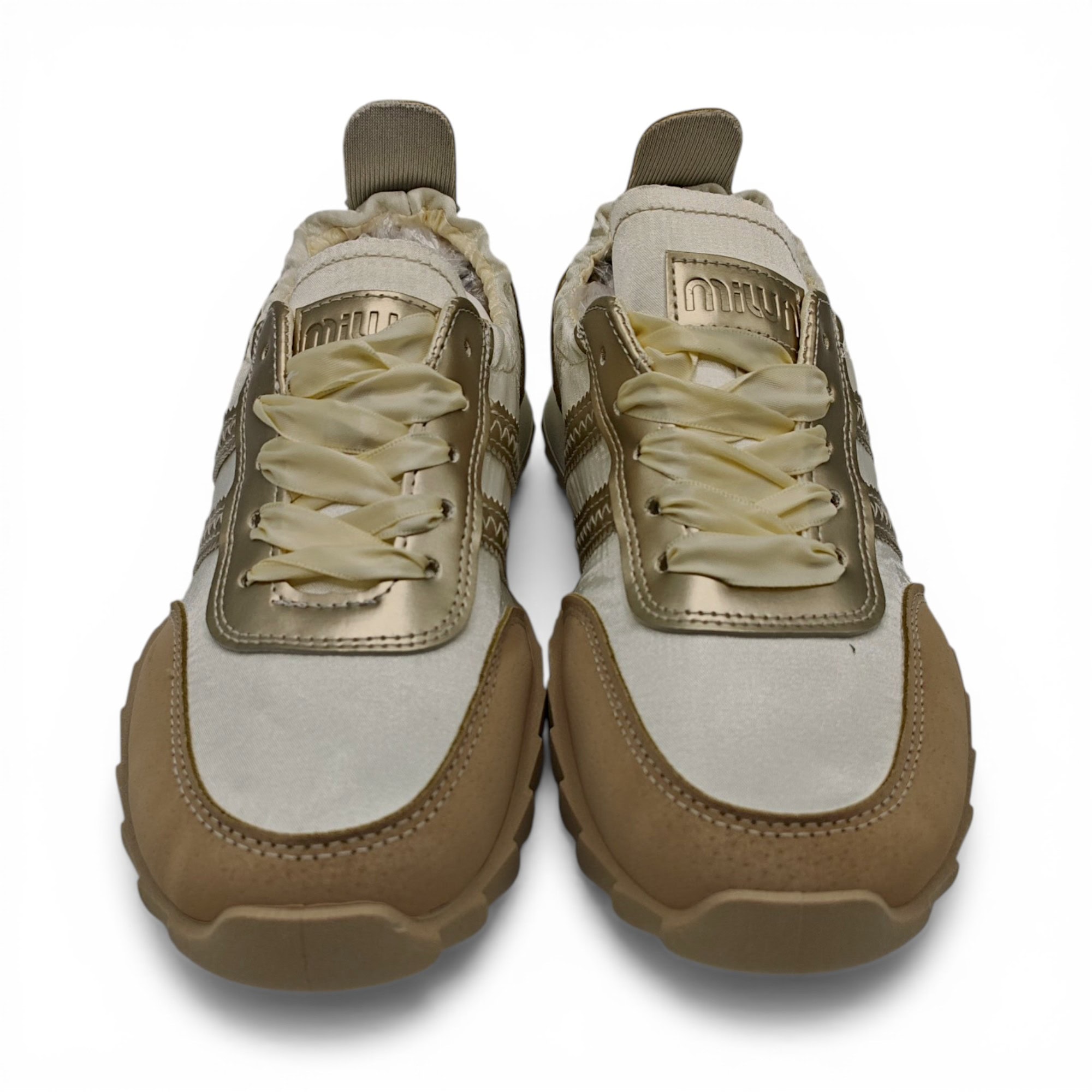 Pantofi sport casual pentru bărbați, confort și stil modern.