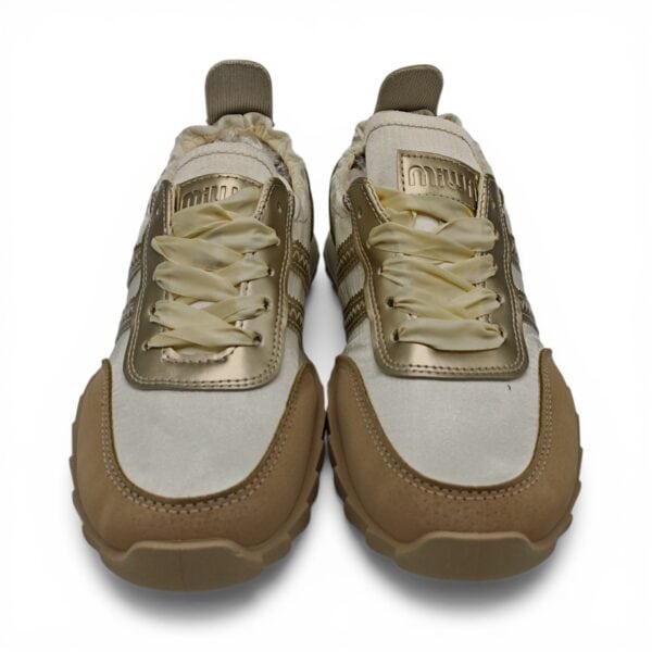 Pantofi sport casual pentru bărbați, confort și stil modern.