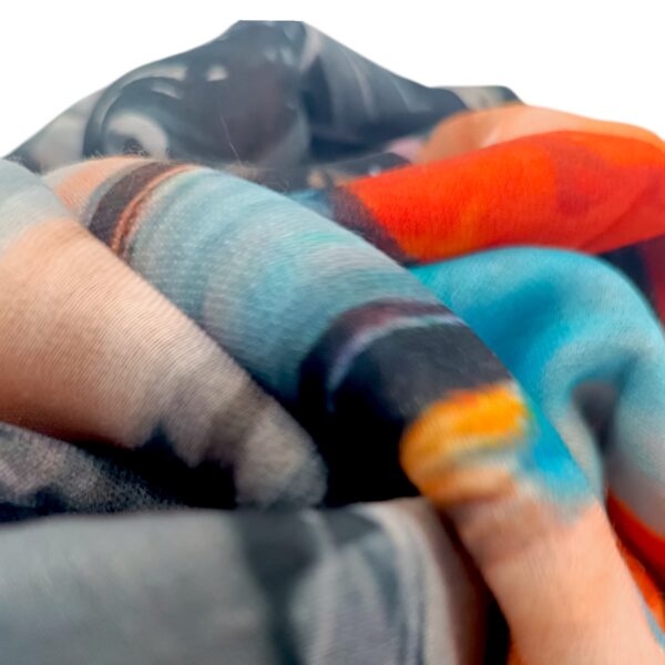 Eșarfă damă din bumbac 100%, model Urban Flame, perfectă pentru un look casual și elegant.