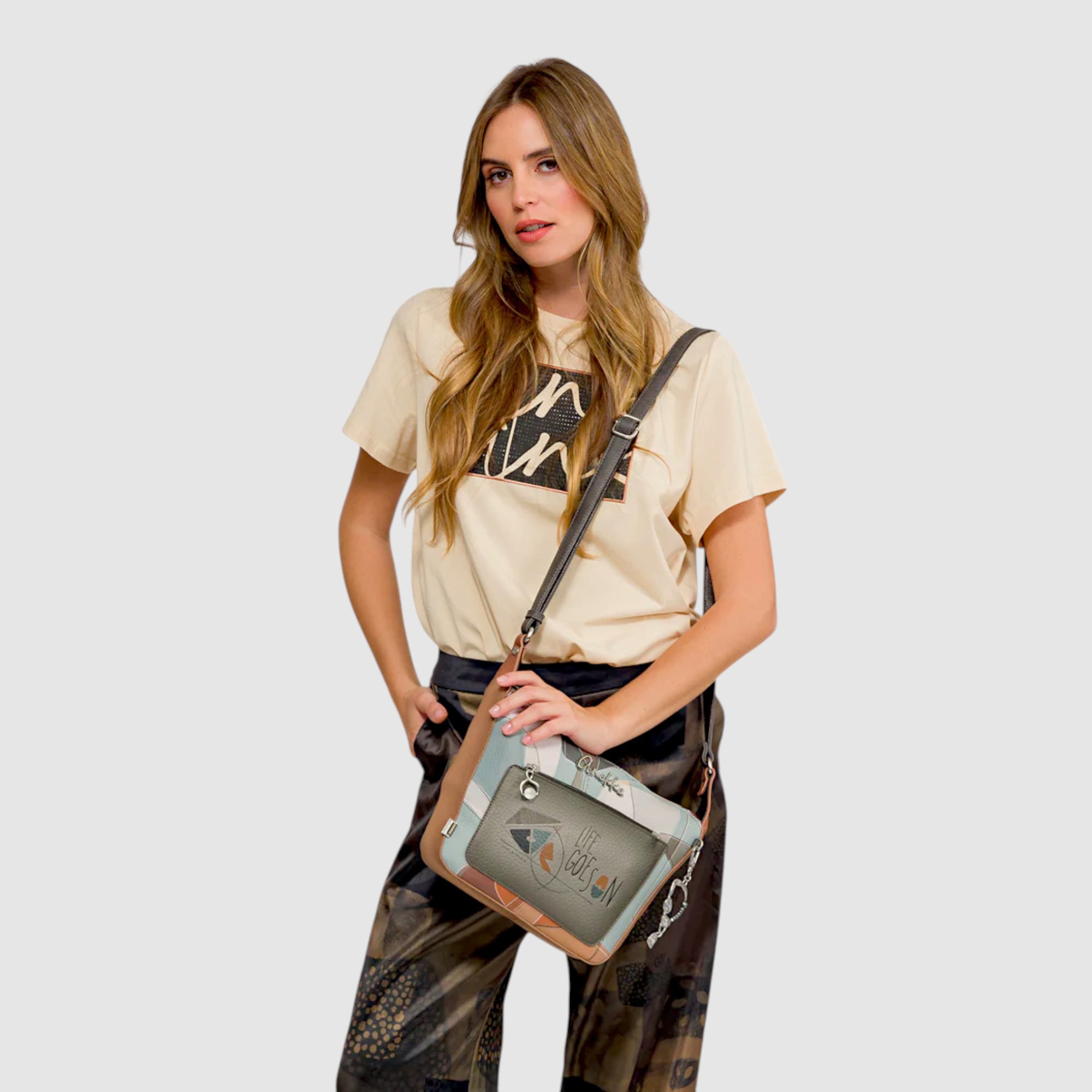 Geantă crossbody Anekke Auralis, design artistic și elegant pentru femei moderne.