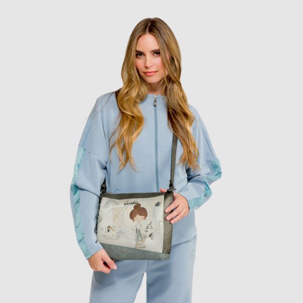 Geantă crossbody Anekke Sophia, stil artistic și practică pentru femei moderne.