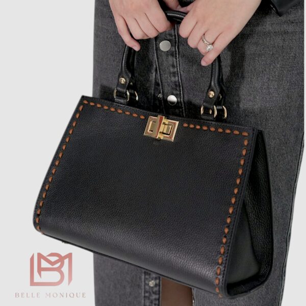 Geantă damă din piele naturală neagră, stil elegant și detalii couture, perfectă pentru ținute sofis.