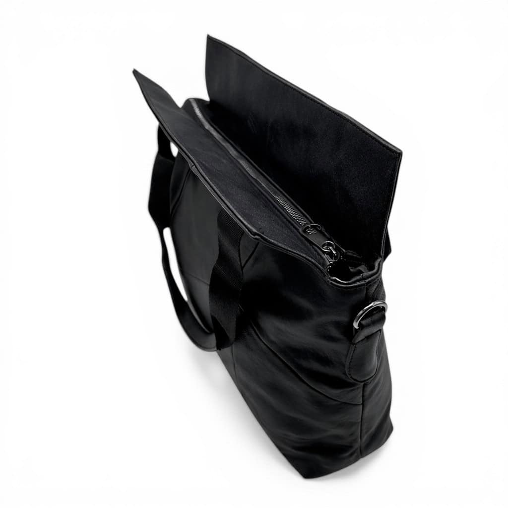 Geantă damă din piele naturală neagră, elegantă și modernă, perfectă pentru orice ocazie.